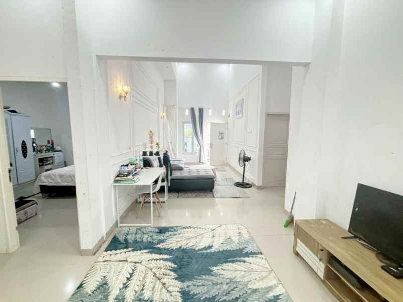 dijual rumah jl akasia