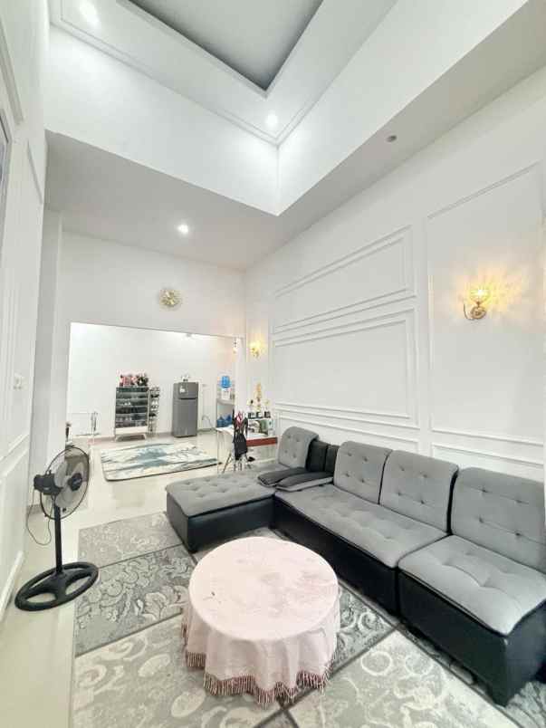 dijual rumah jl akasia