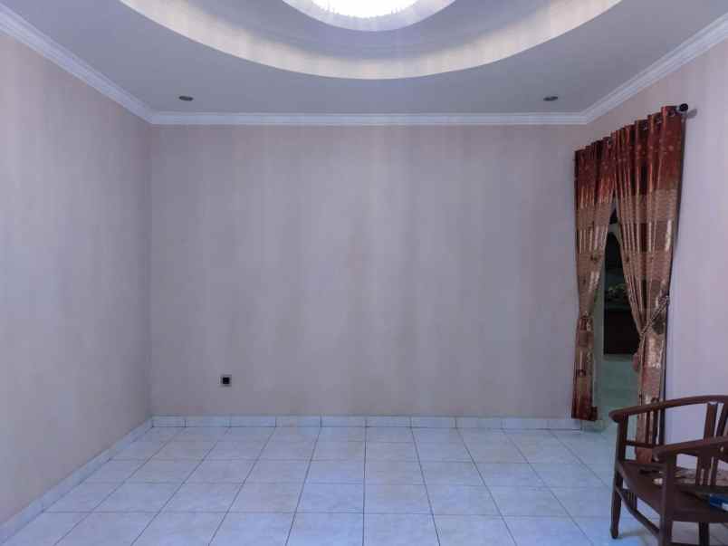 dijual rumah jl aria graha