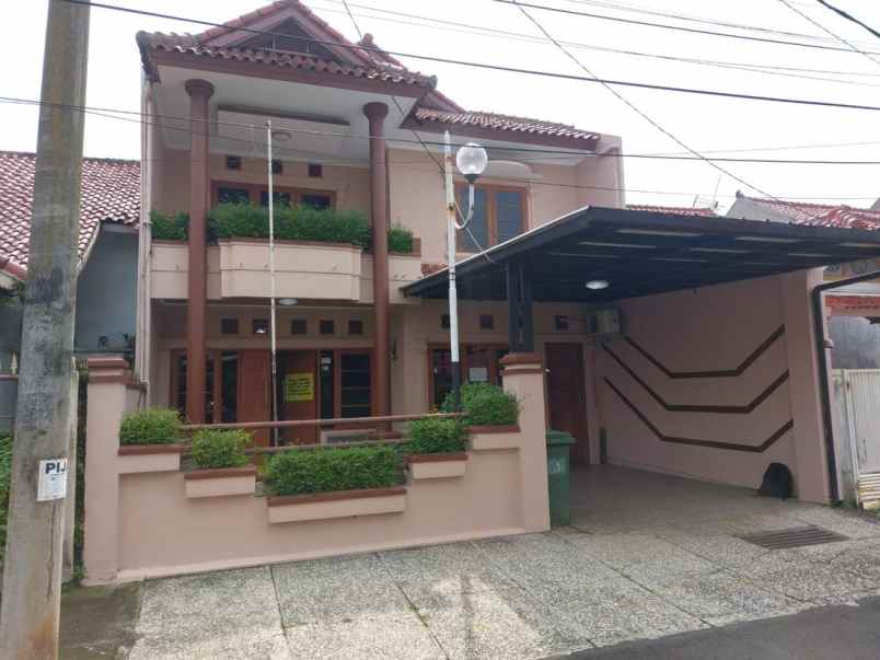 dijual rumah jl aria graha
