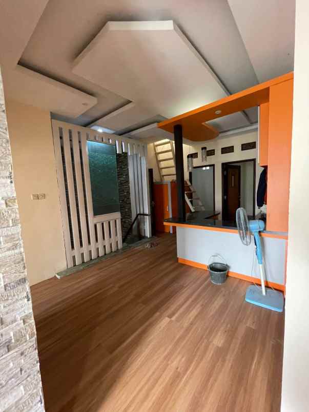 dijual rumah jl babakan sari