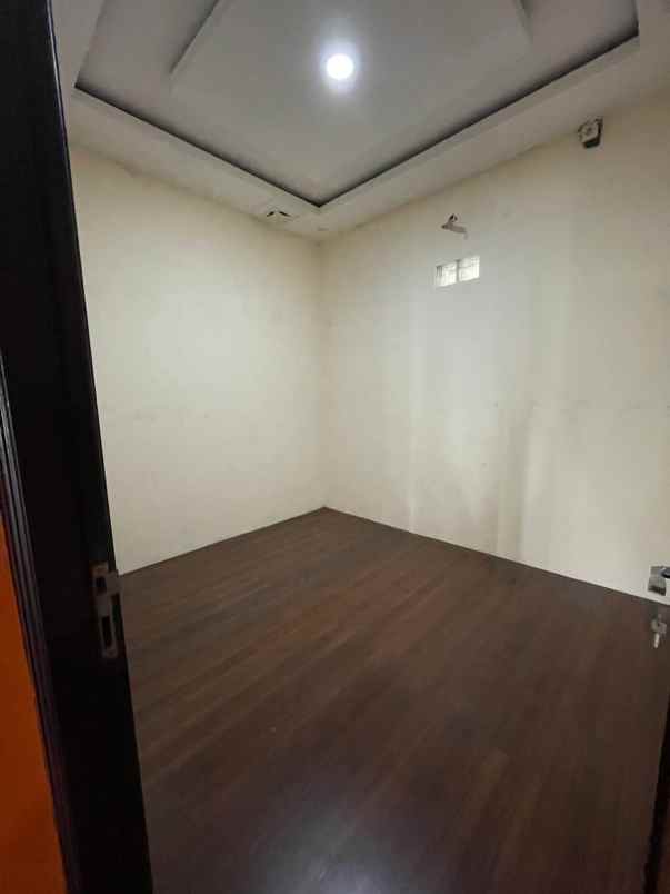 dijual rumah jl babakan sari