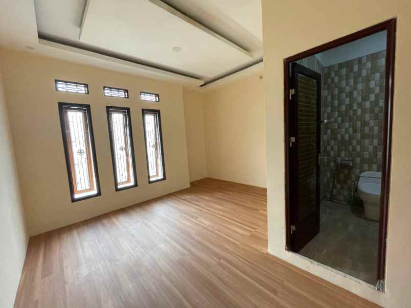 dijual rumah jl babakan sari