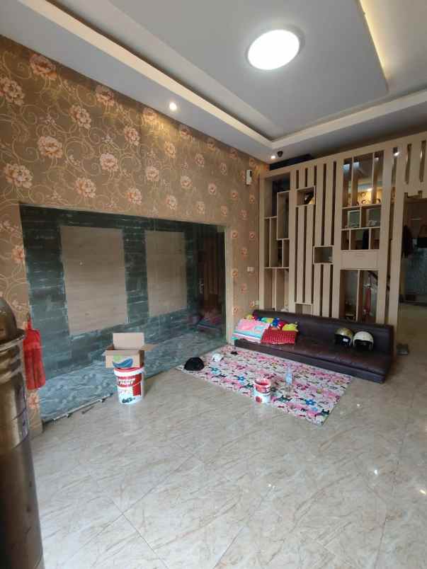 dijual rumah jl babakan sari