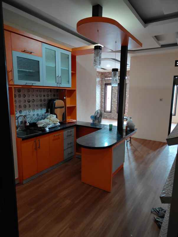 dijual rumah jl babakan sari