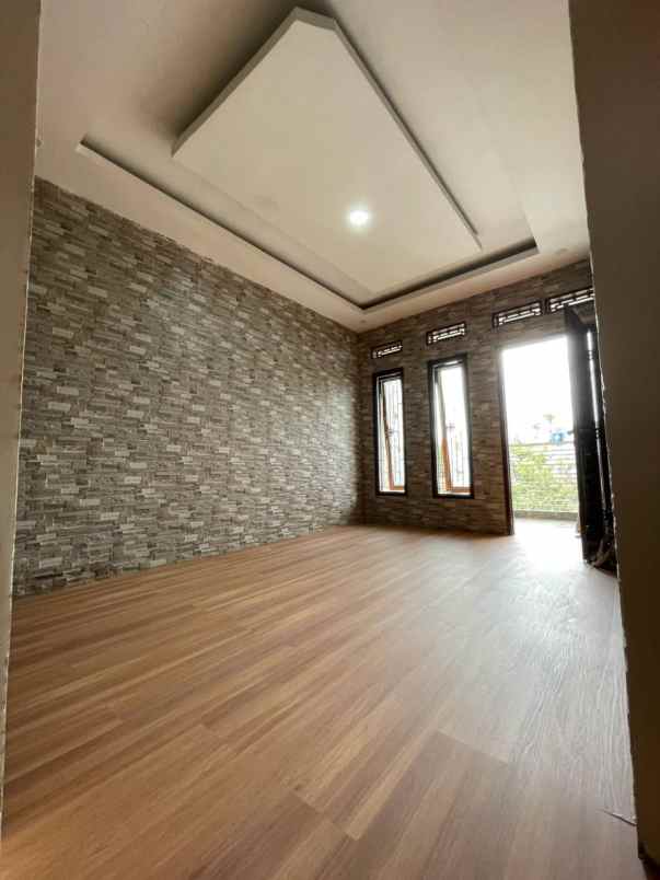 dijual rumah jl babakan sari