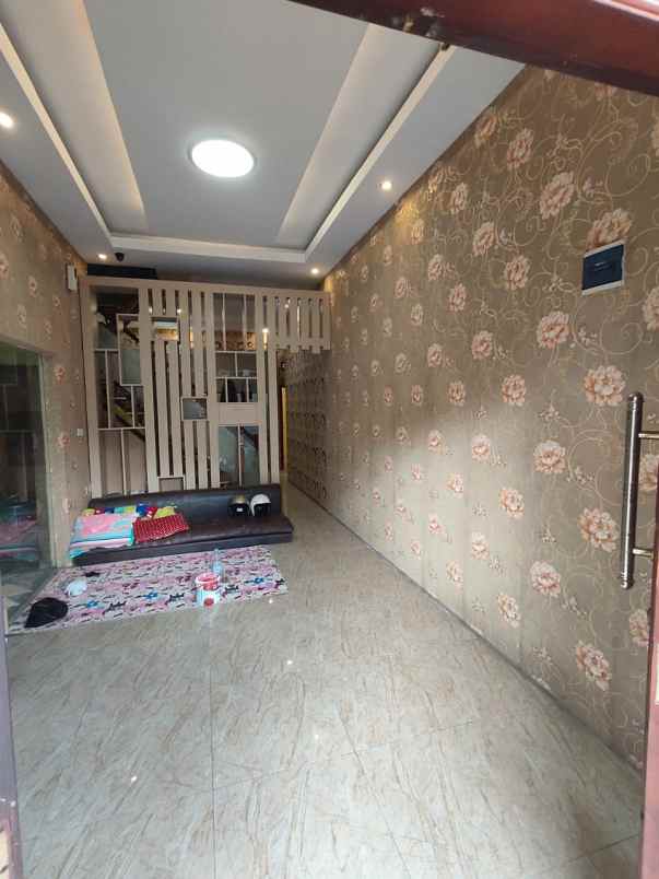 dijual rumah jl babakan sari