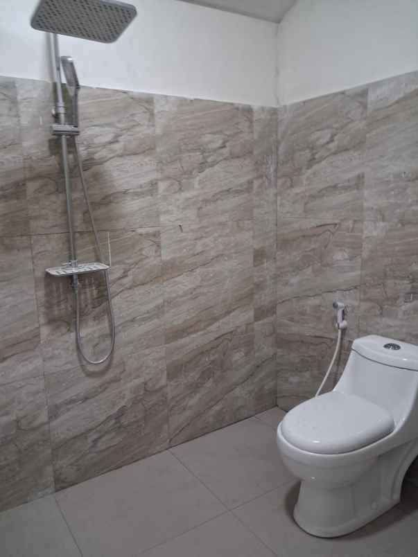 dijual rumah jl candi sewu