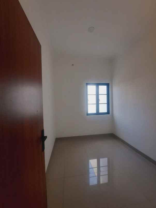 dijual rumah jl charaka buana