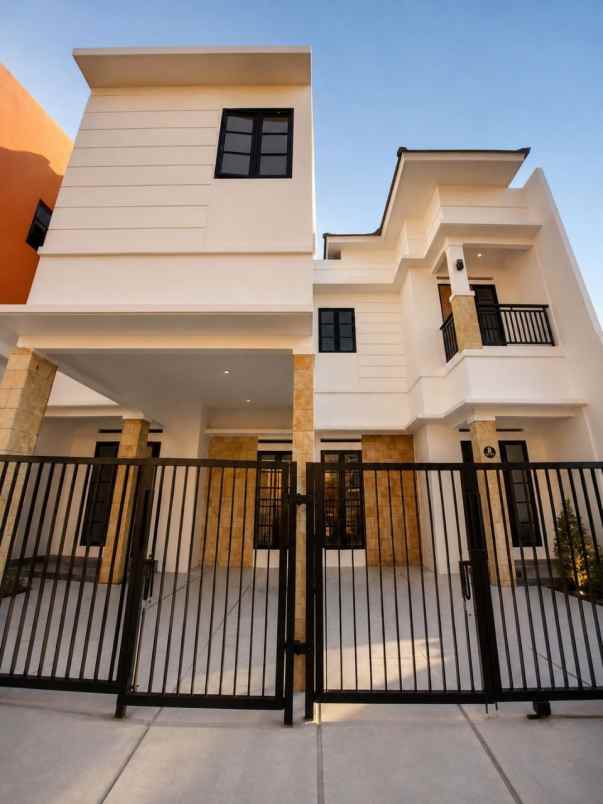 dijual rumah jl charaka buana