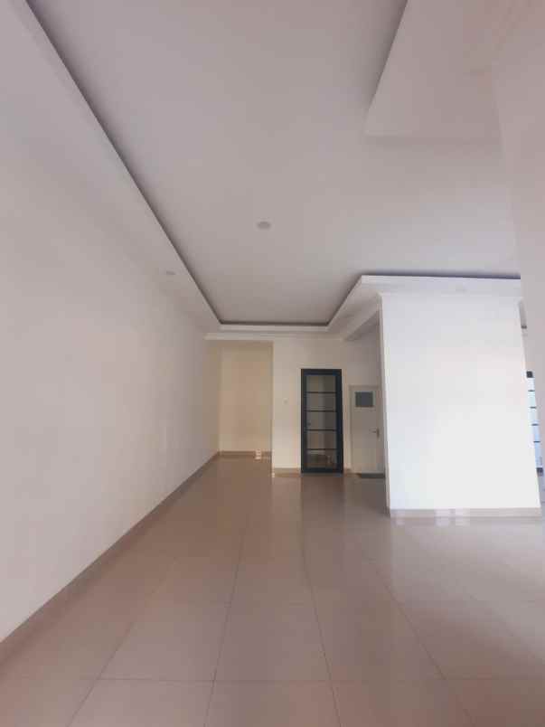 dijual rumah jl charaka buana