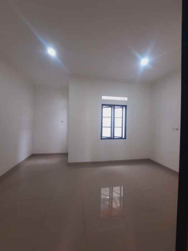dijual rumah jl charaka buana