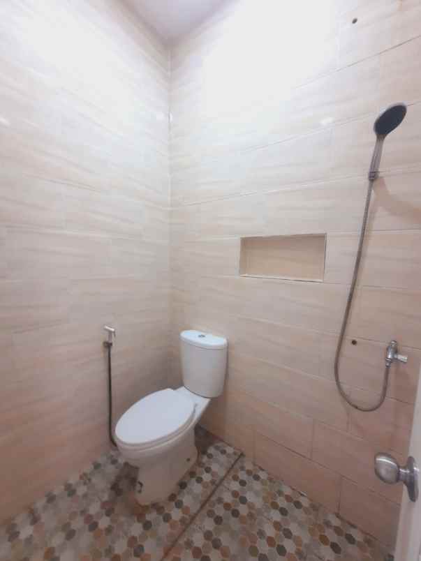 dijual rumah jl charaka buana