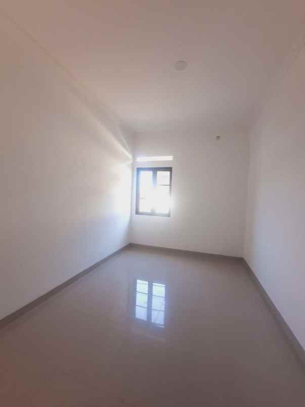 dijual rumah jl charaka buana