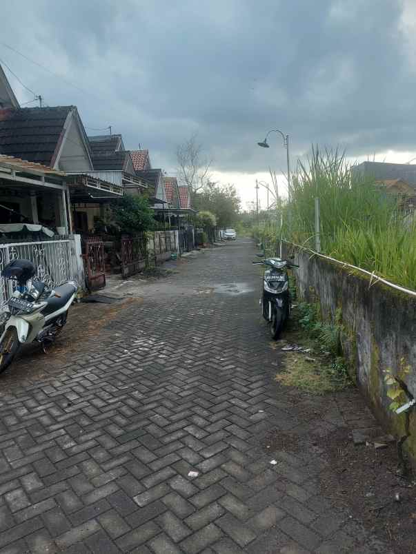 dijual rumah jl gito gati