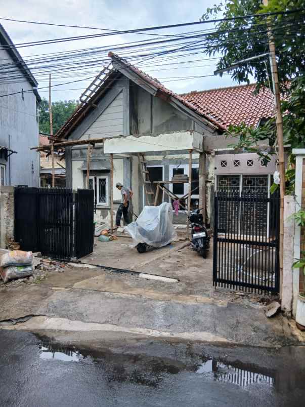 dijual rumah jl j sinda