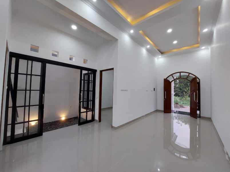 dijual rumah jl kaliurang km 12