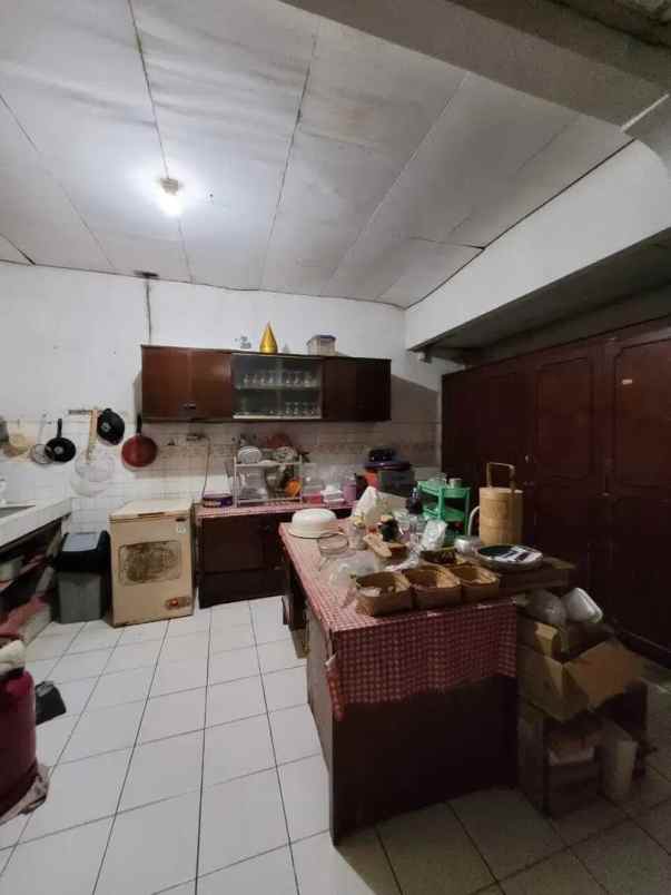dijual rumah jl komplek auri