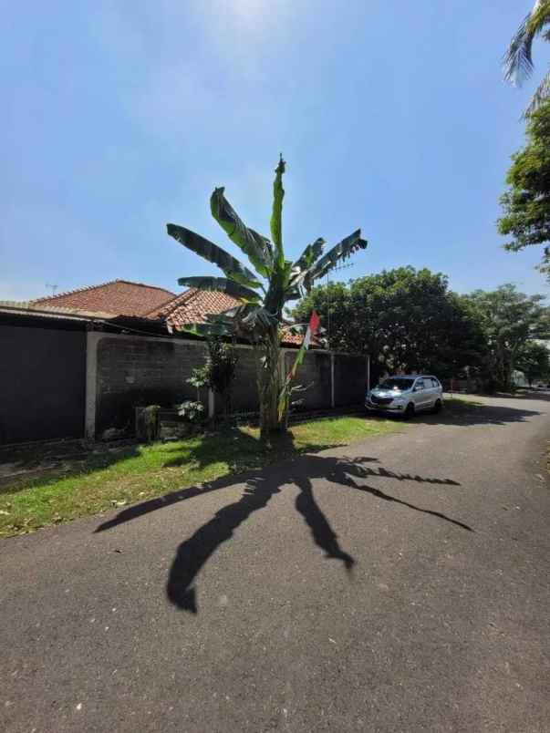 dijual rumah jl komplek auri