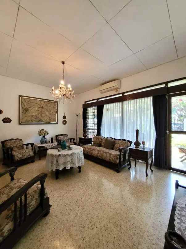 dijual rumah jl komplek auri