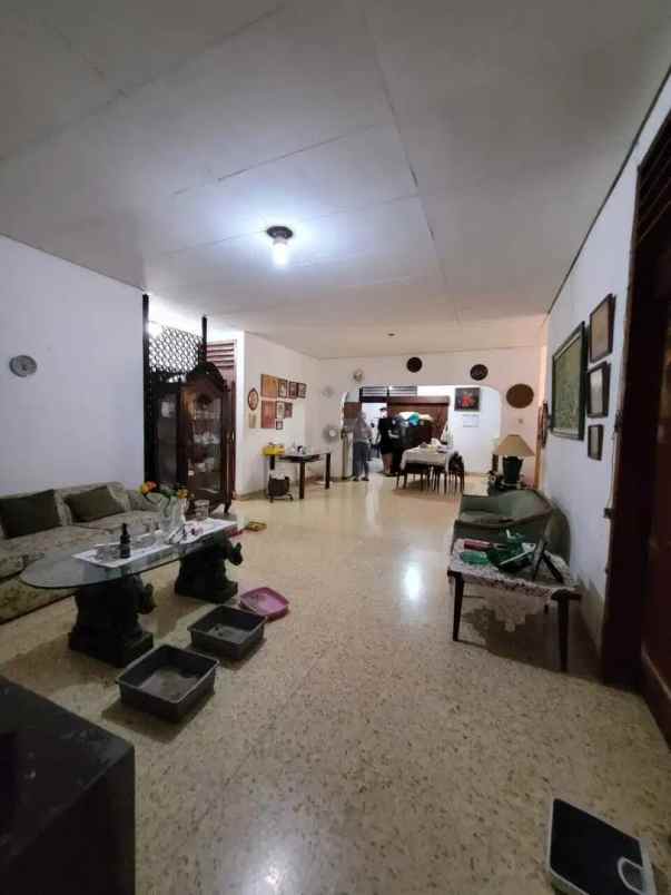 dijual rumah jl komplek auri