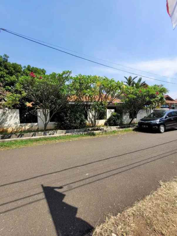 dijual rumah jl komplek auri