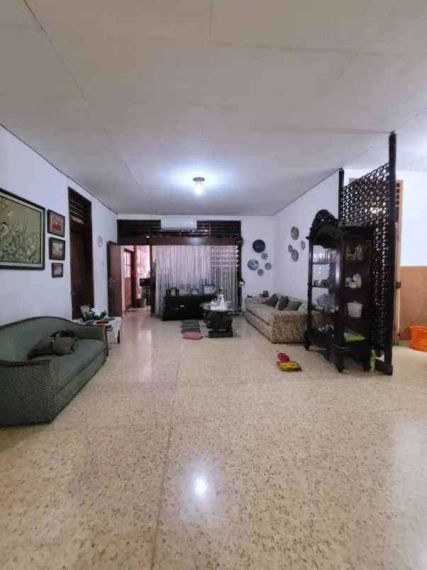 dijual rumah jl komplek auri