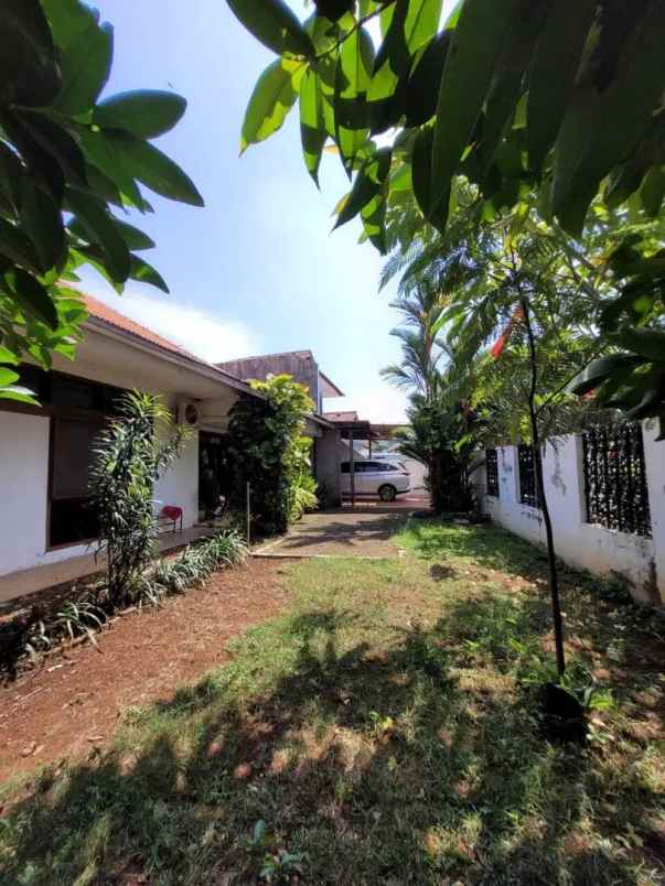 dijual rumah jl komplek auri