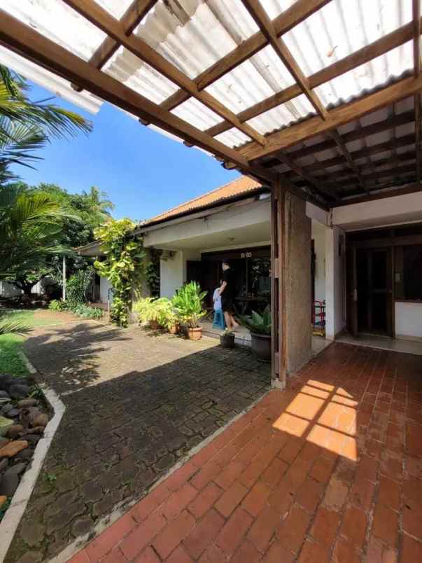 dijual rumah jl komplek auri