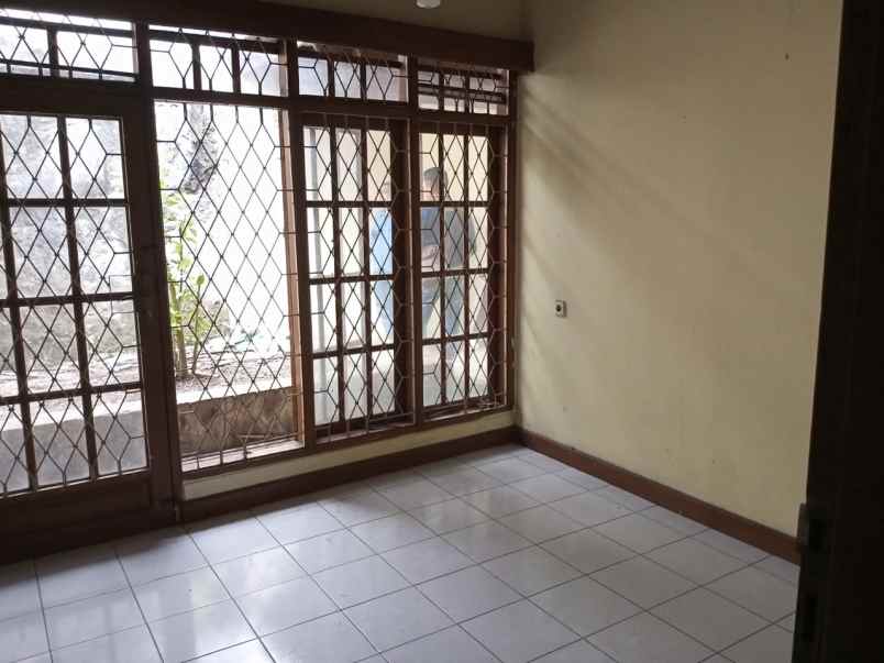 dijual rumah jl mars tata surya