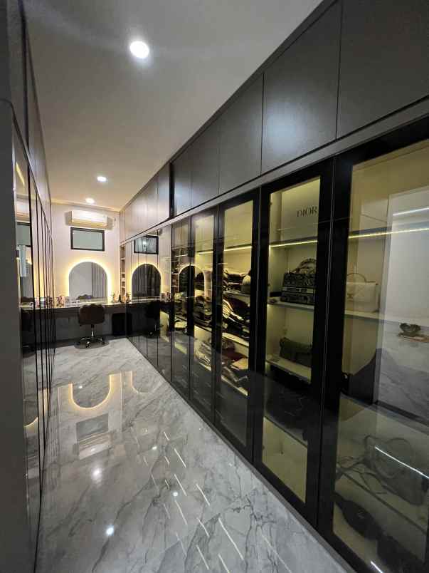 dijual rumah jl pembangunan 1 no 18b