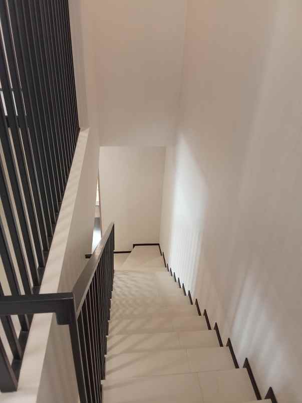 dijual rumah jl pinang raya pondok labu