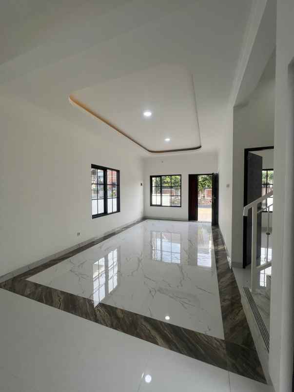 dijual rumah jl raya jati makmur