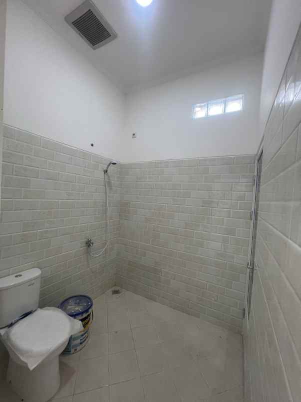 dijual rumah jl raya jati makmur