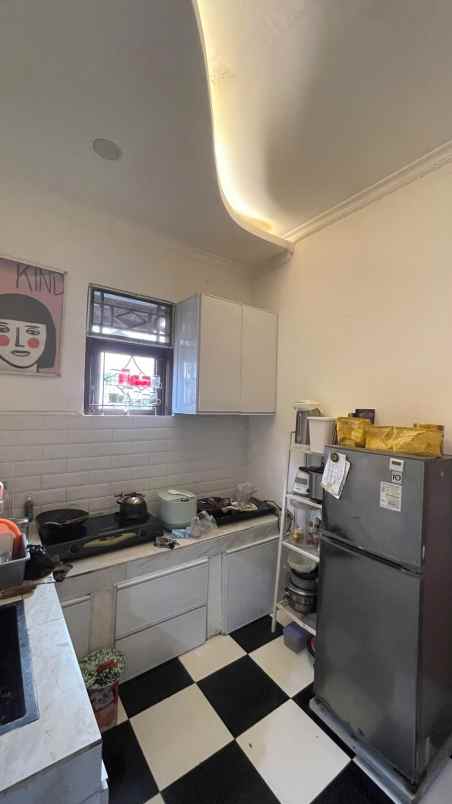 dijual rumah jl raya sukatani