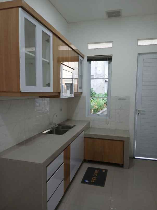 dijual rumah jl serdang raya beji depok