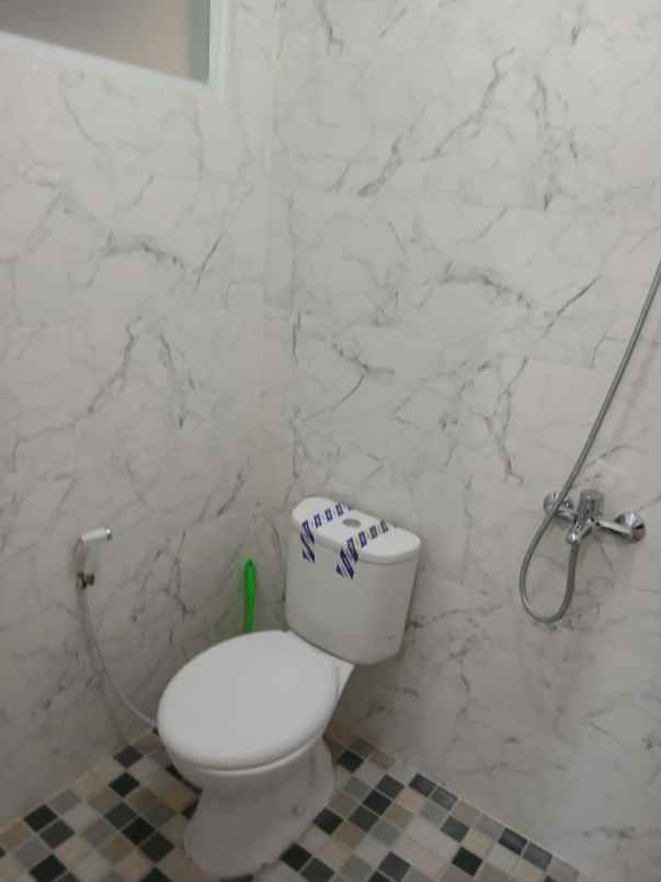 dijual rumah jl serdang raya beji depok