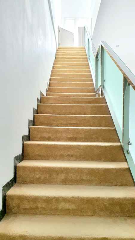 dijual rumah jl sutorejo