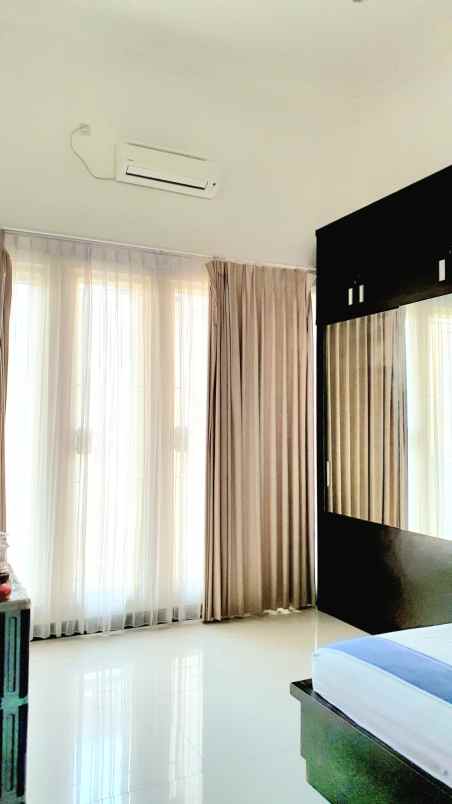 dijual rumah jl sutorejo utara