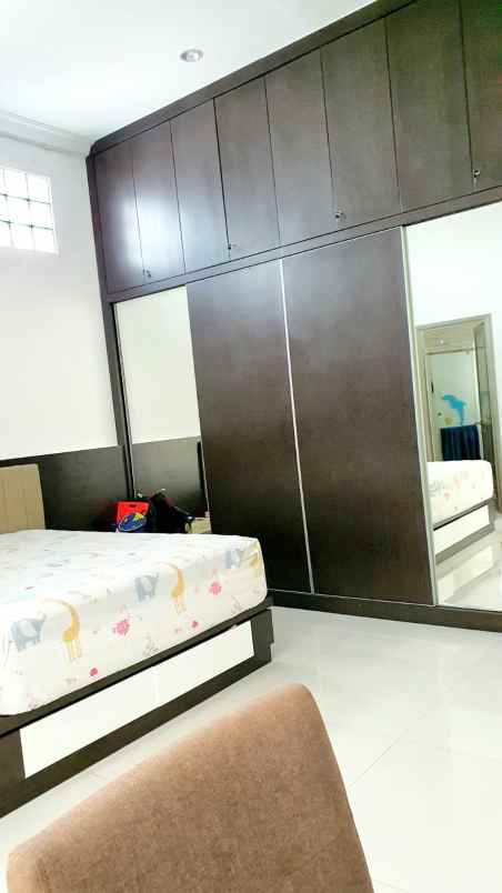 dijual rumah jl sutorejo utara