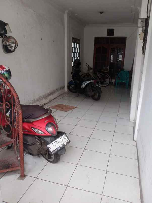 dijual rumah jl swadaya 1