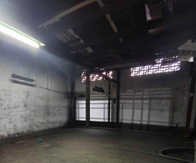 dijual rumah jl tales