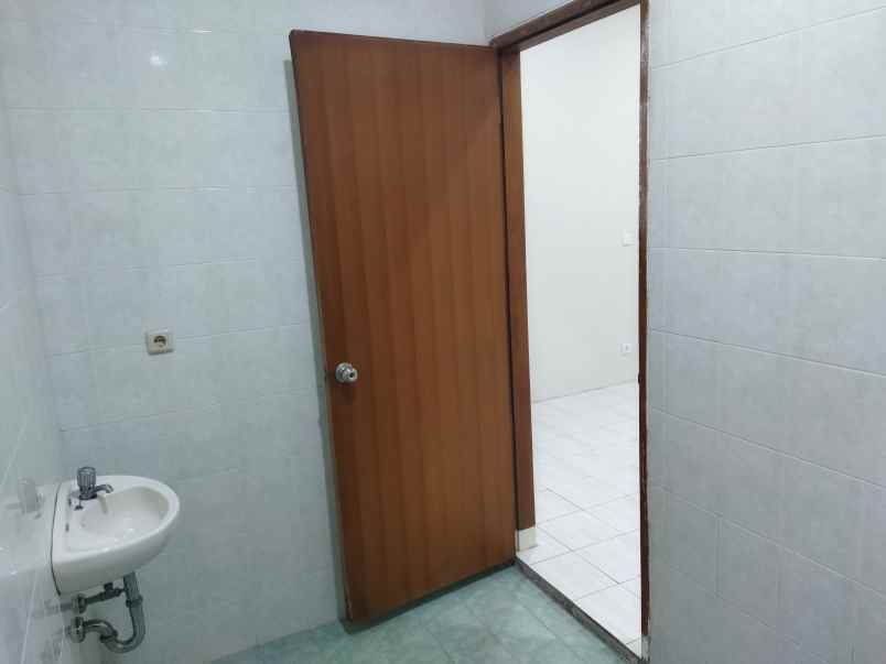 dijual rumah jl tanah tinggi 1 gg 6