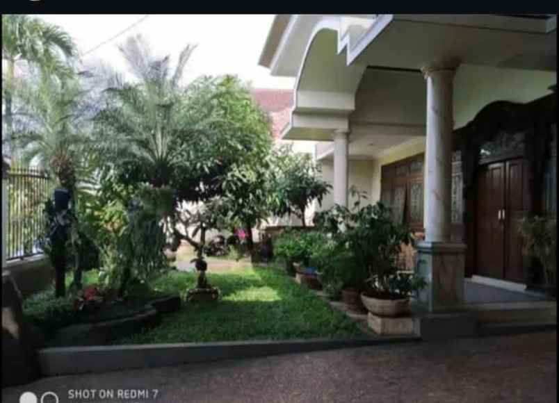 dijual rumah jl teluk cendrawasih