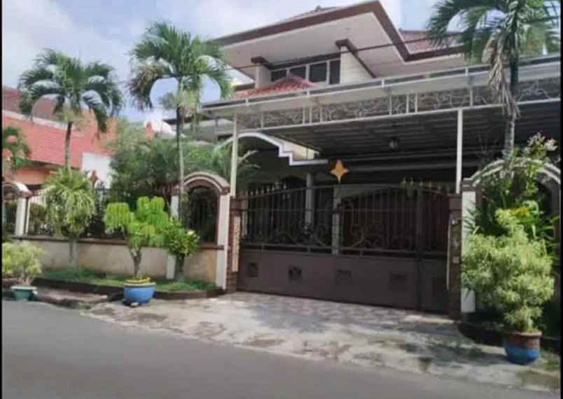 dijual rumah jl teluk cendrawasih