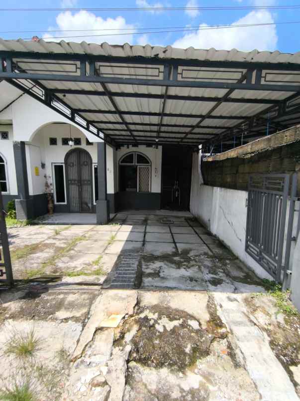 dijual rumah jl tuanku tambusai