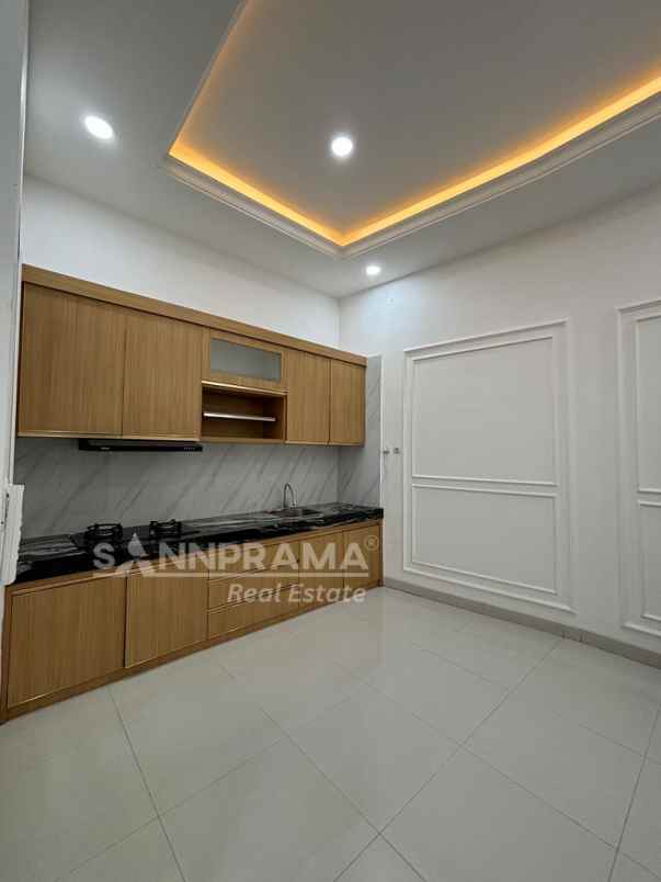 dijual rumah jln raya kramat jati