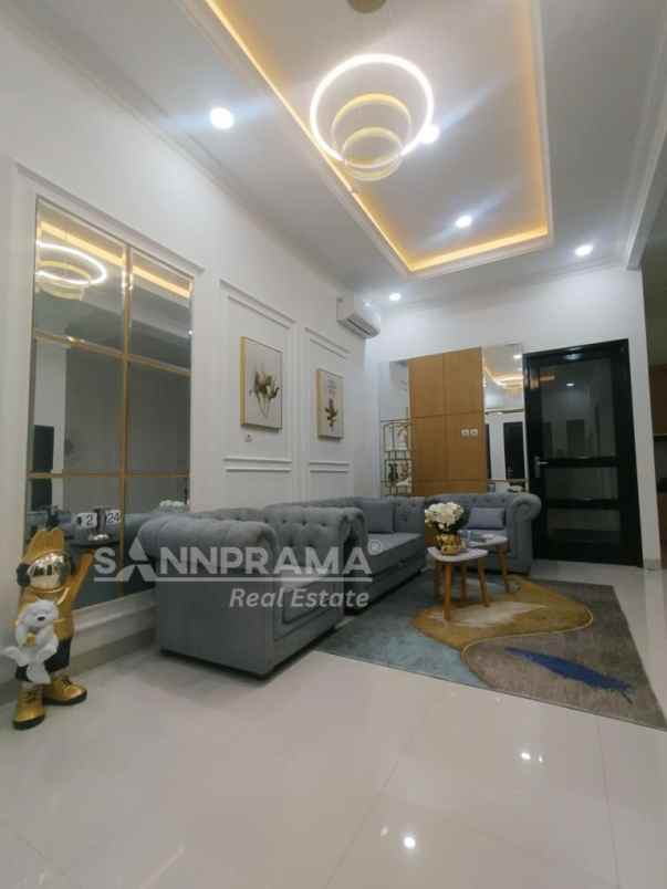 dijual rumah jln raya kramat jati