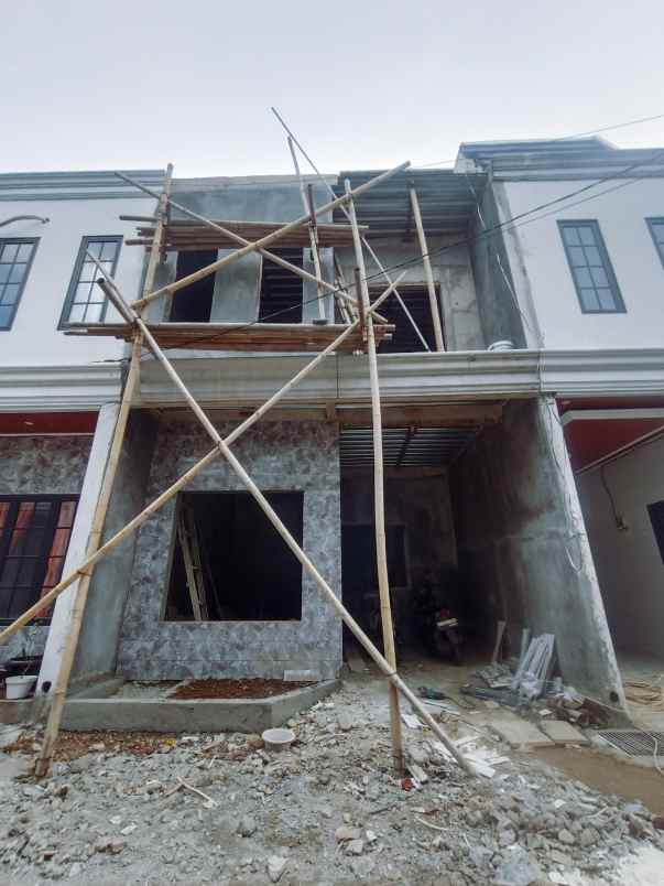 dijual rumah jln raya kramat jati