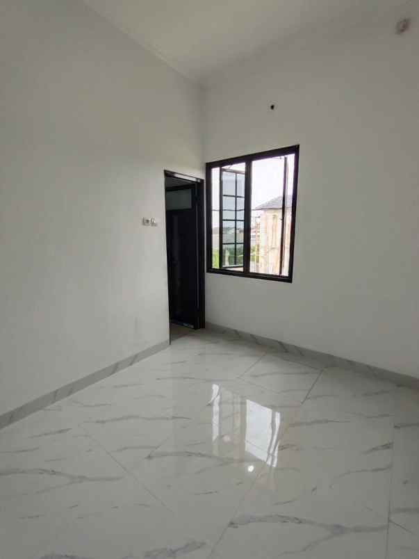 dijual rumah jln raya pramuka mampang depok